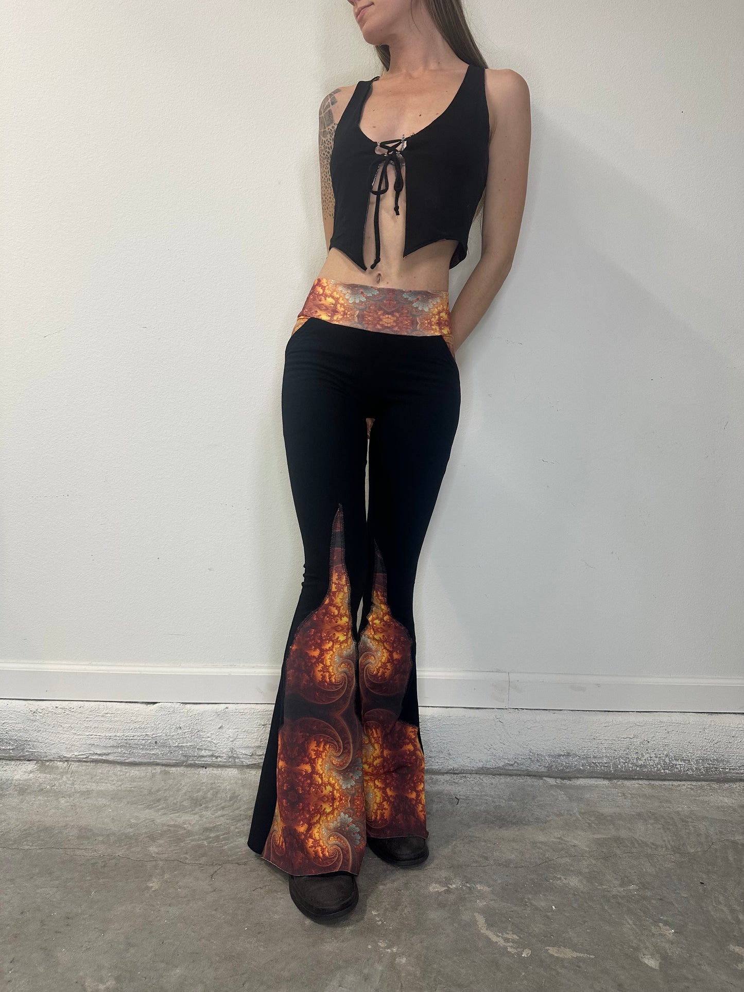 MTO Gilded Supernova Flare Leggings - TeraFractal