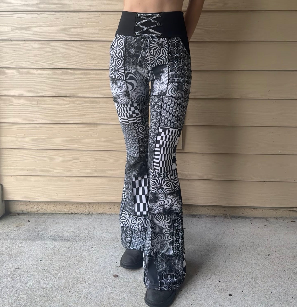 B&W (M) Patchwork Flares - TeraFractal