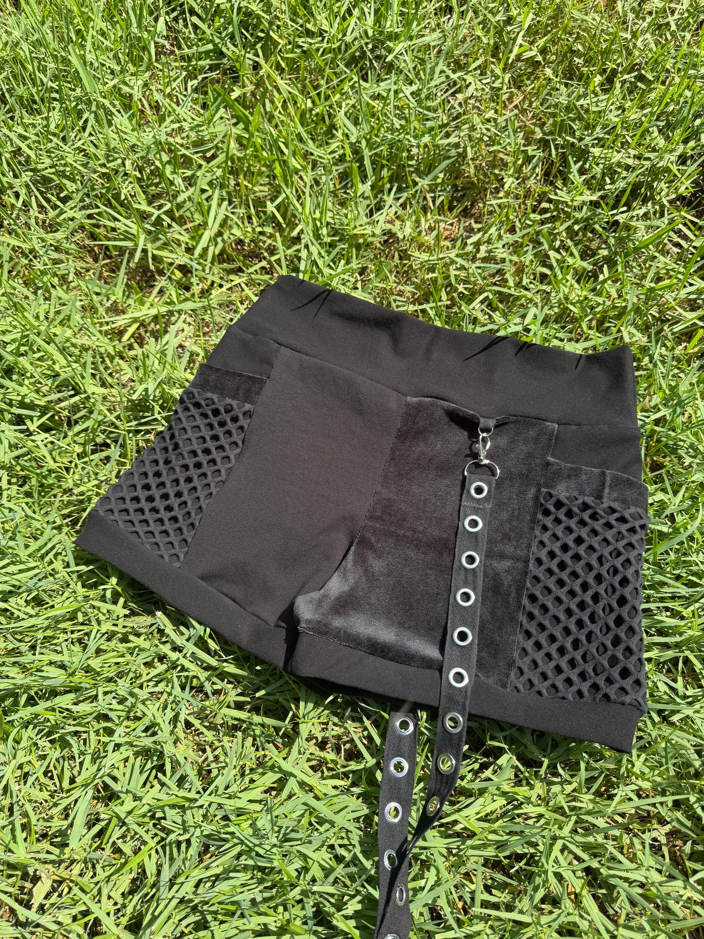 Darkling (XL) Shorties