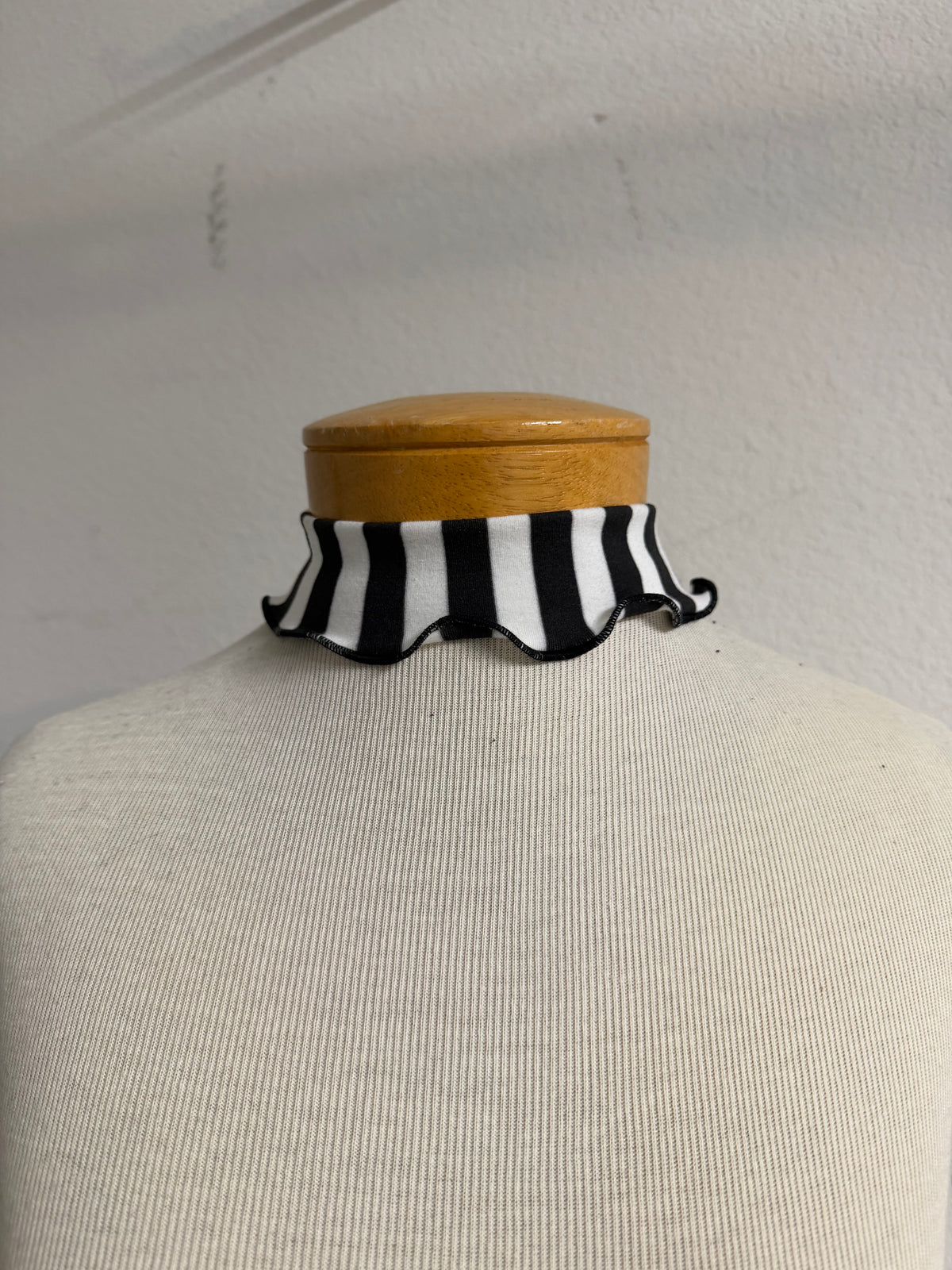 Ruffle Collar & Cuffs #2