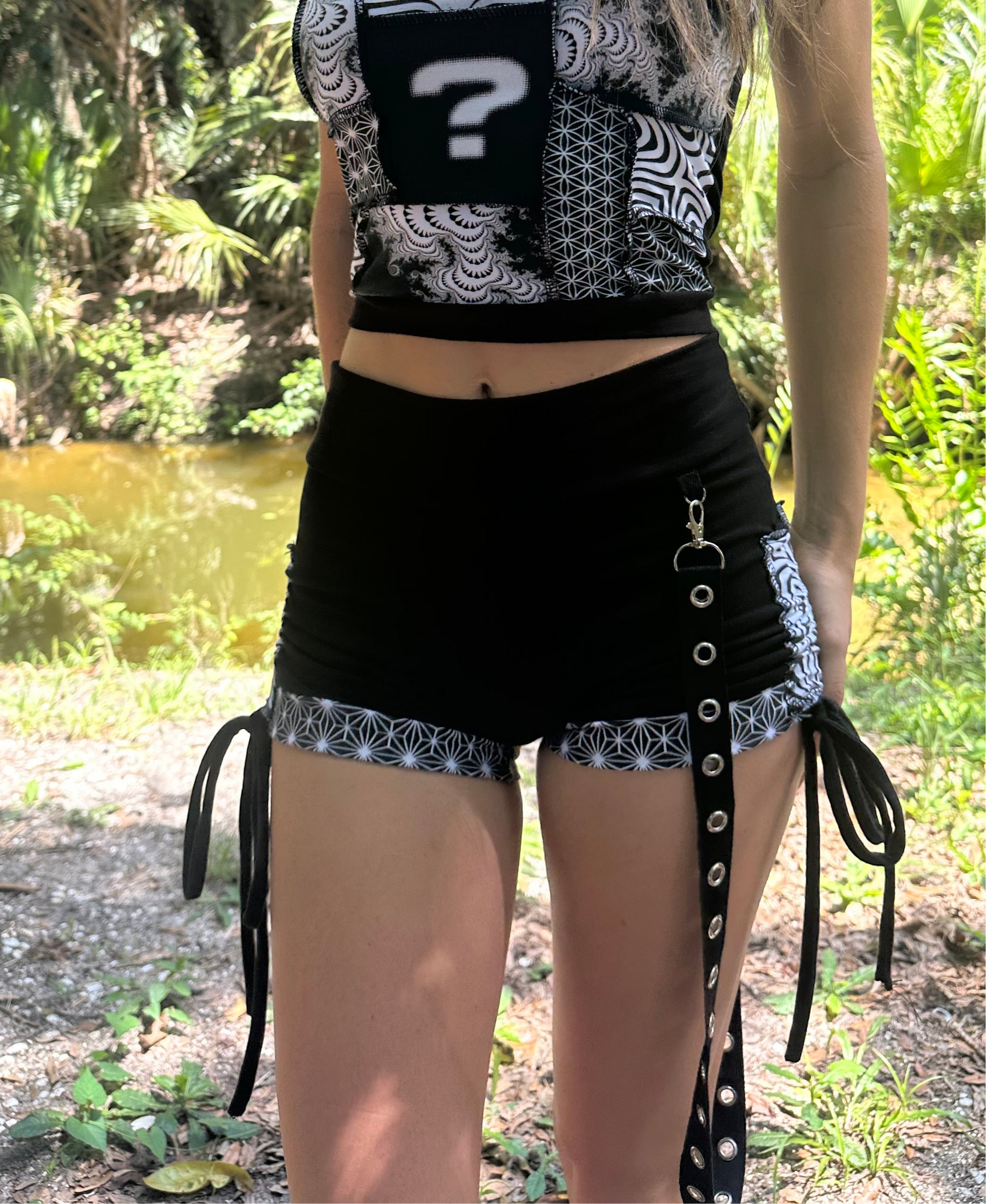 B&W (S) Cinch Shorts - TeraFractal