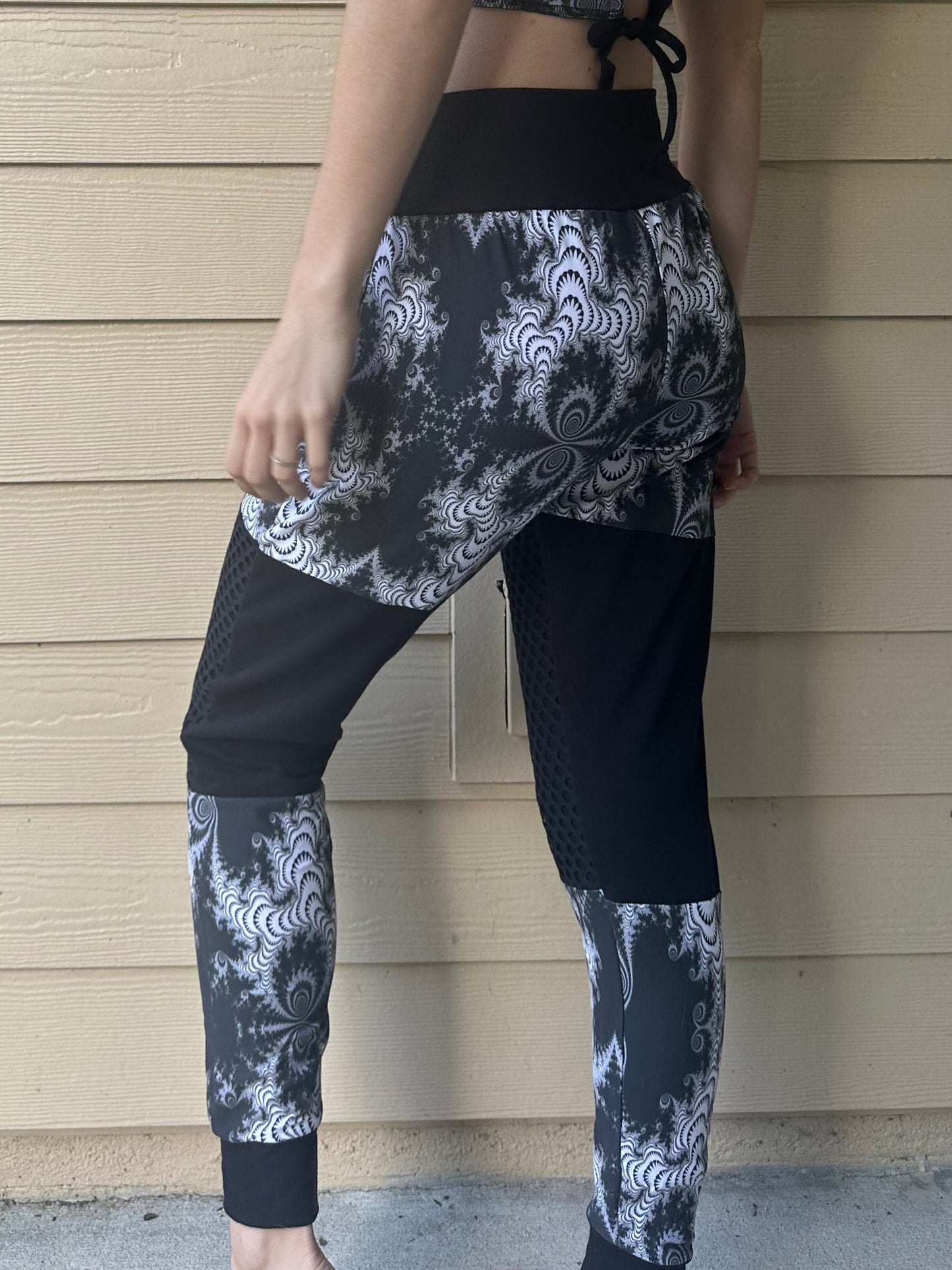 Infectious Void (M) Yoga Joggers - TeraFractal