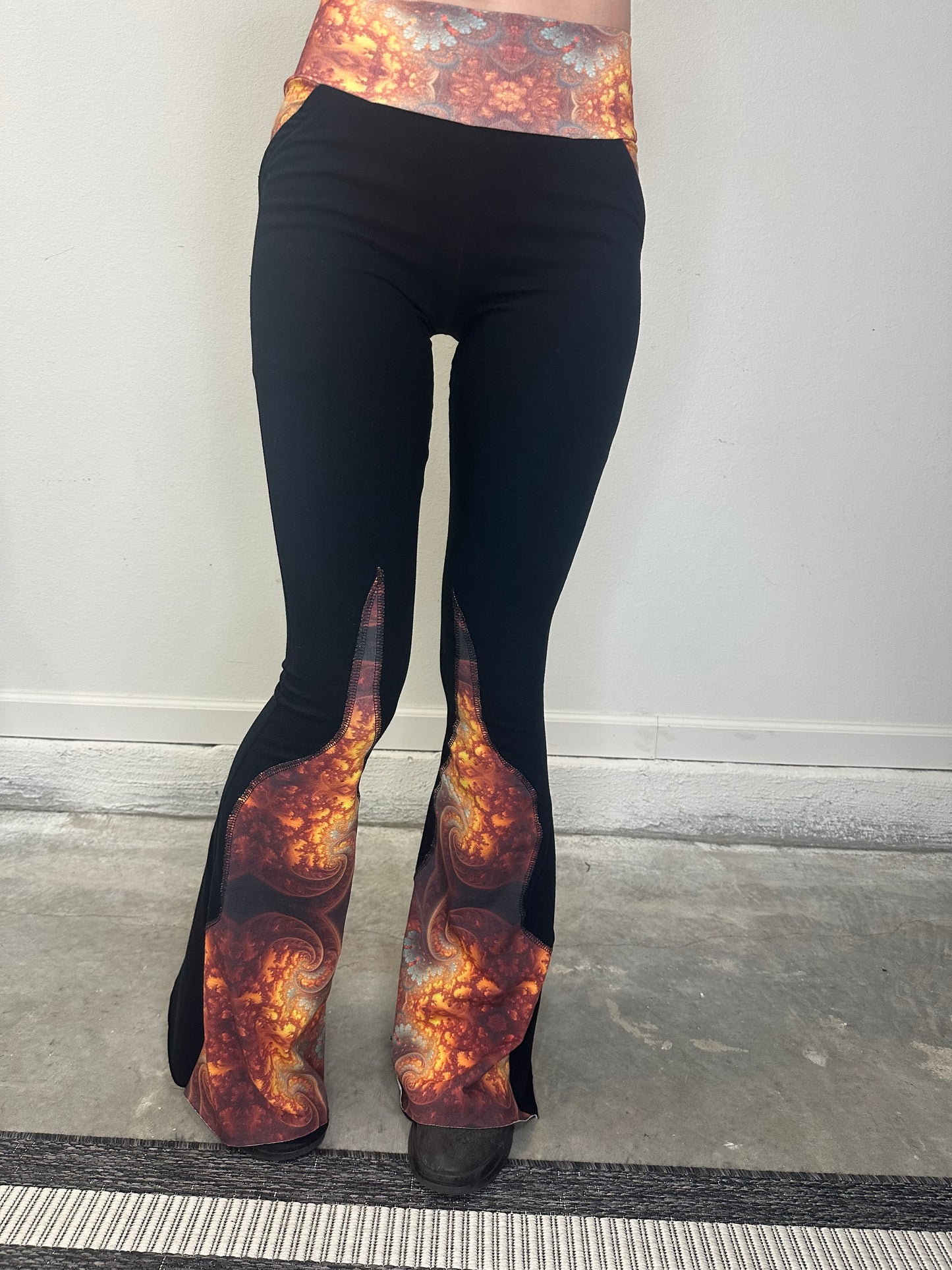 MTO Gilded Supernova Flare Leggings - TeraFractal