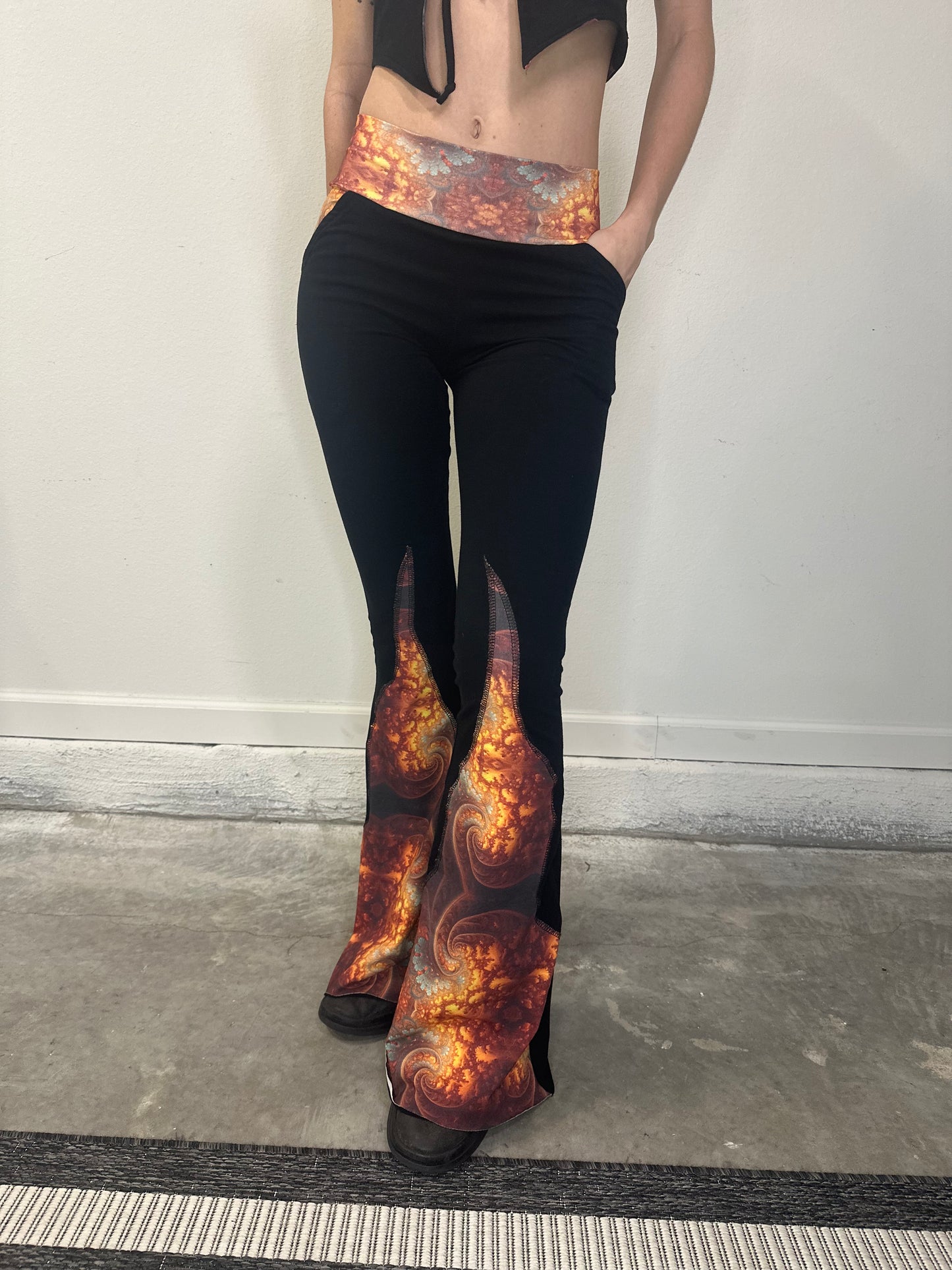 MTO Gilded Supernova Flare Leggings - TeraFractal