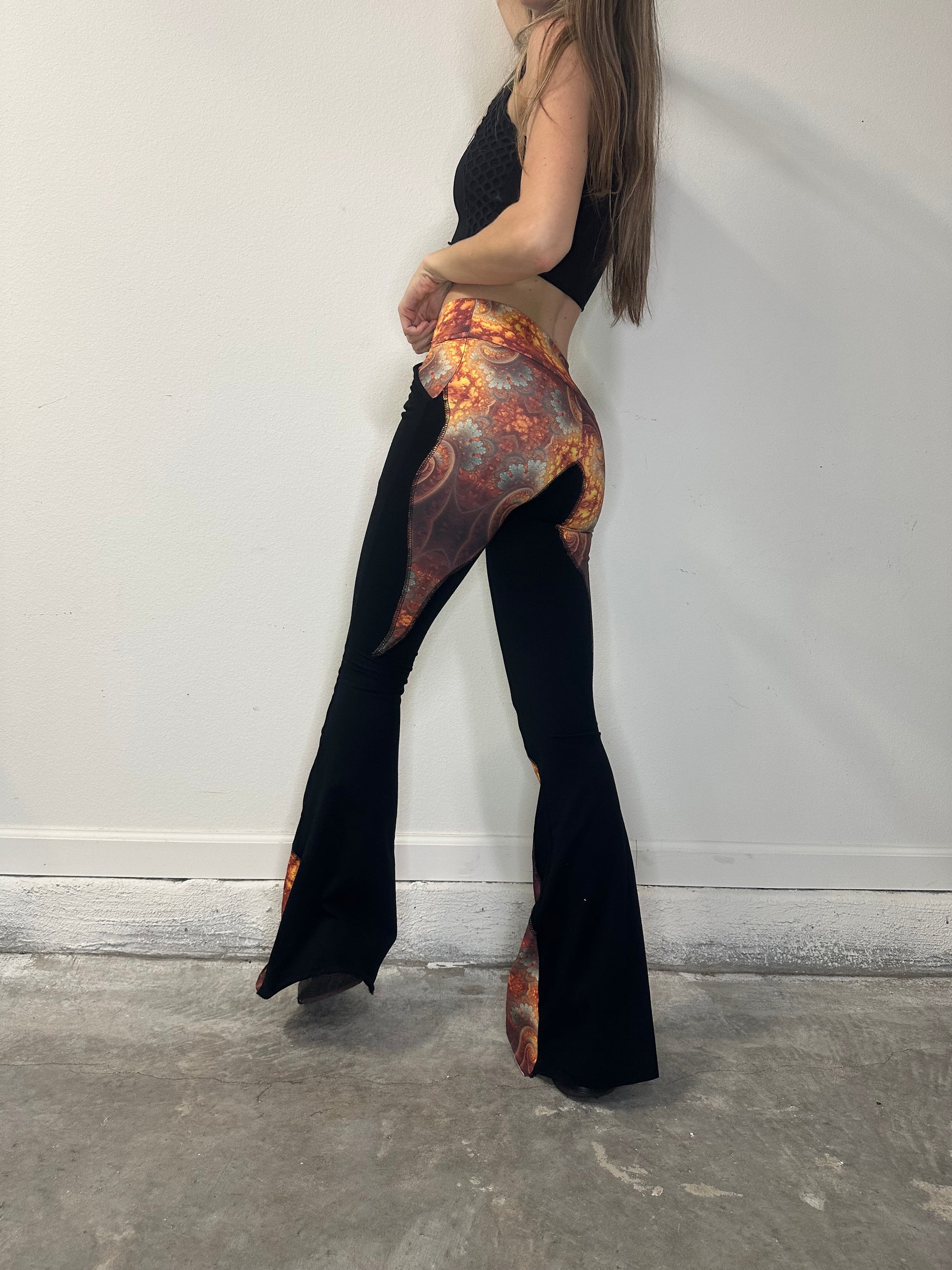 MTO Gilded Supernova Flare Leggings - TeraFractal