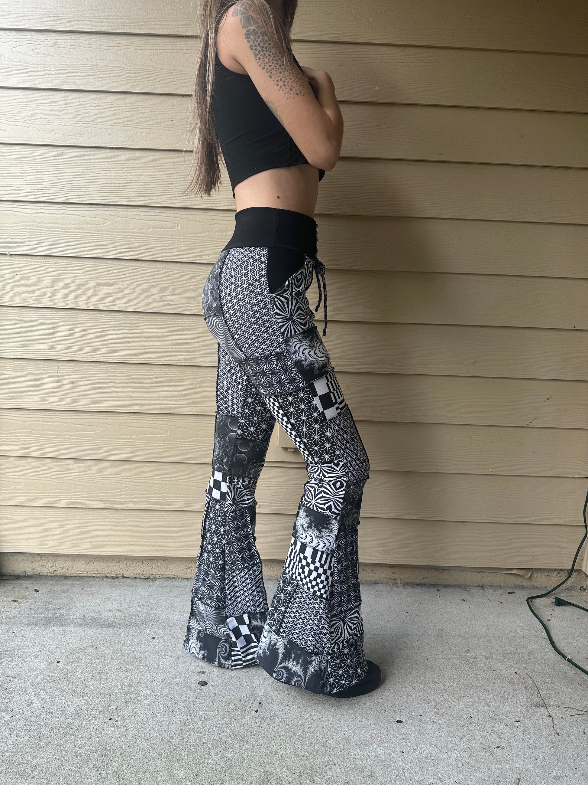 B&W (M) Patchwork Flares - TeraFractal