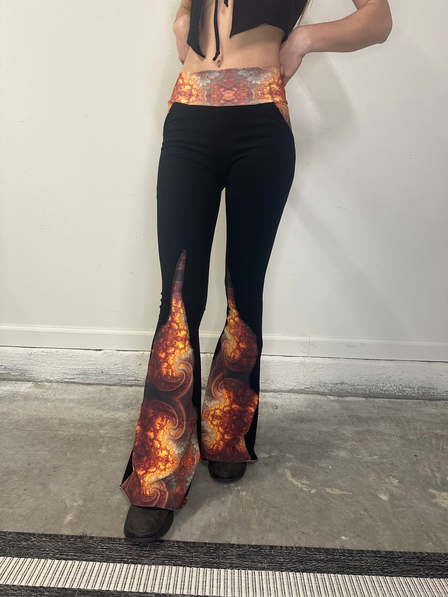 MTO Gilded Supernova Flare Leggings - TeraFractal