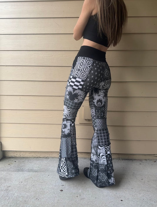 B&W (M) Patchwork Flares - TeraFractal