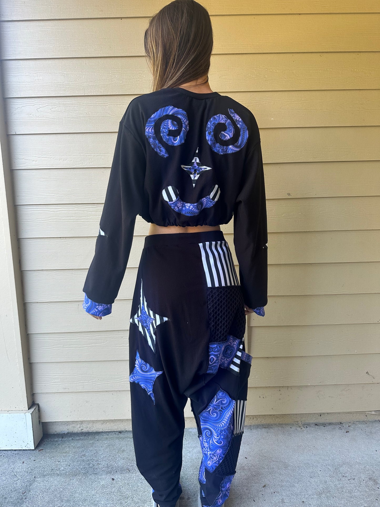 Bamboo (M) Cropped Purple Daze Clown Crew-Neck